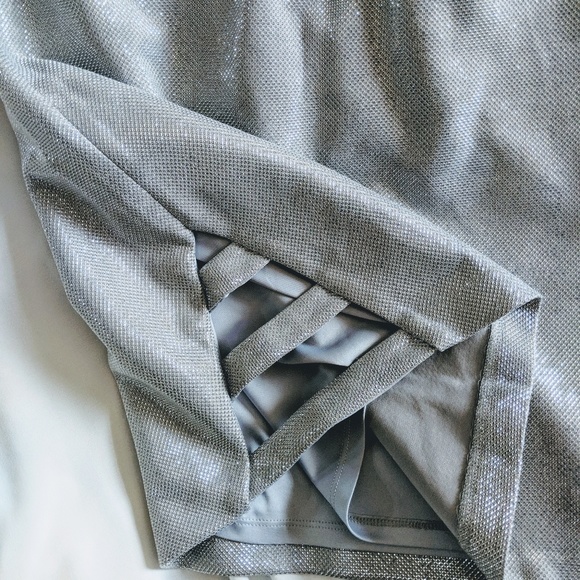 Retro-Futuristic Metallic Space Mini - Picture 3 of 4